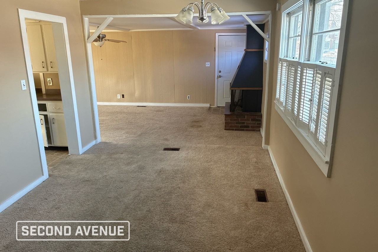 900 S Spring St - Photo 2 of 13