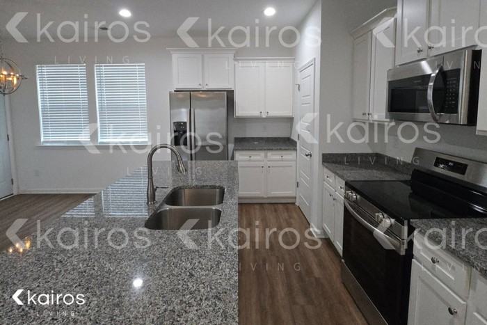 303 Silver Maple Ln - Photo 4 of 19