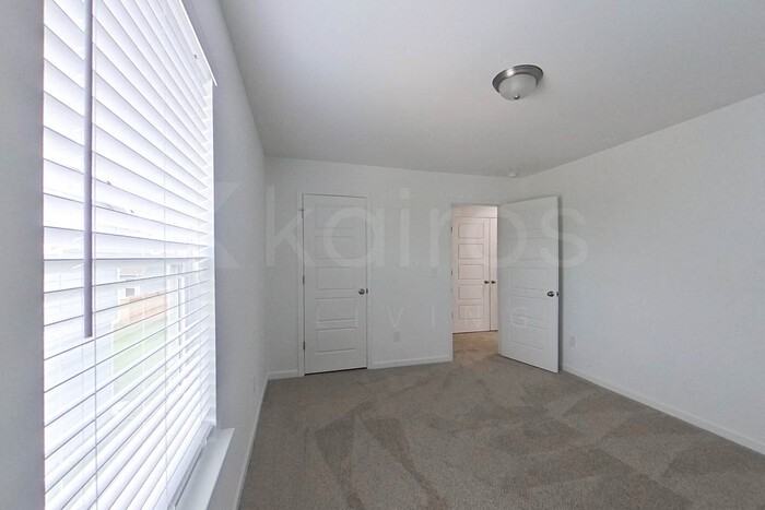 303 Silver Maple Ln - Photo 7 of 19