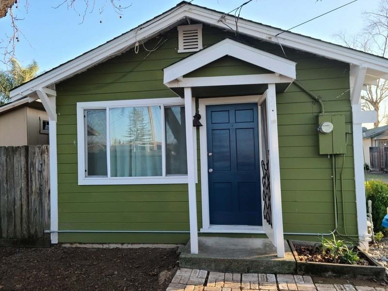 1660 Jennings Ave - Photo 2 of 5