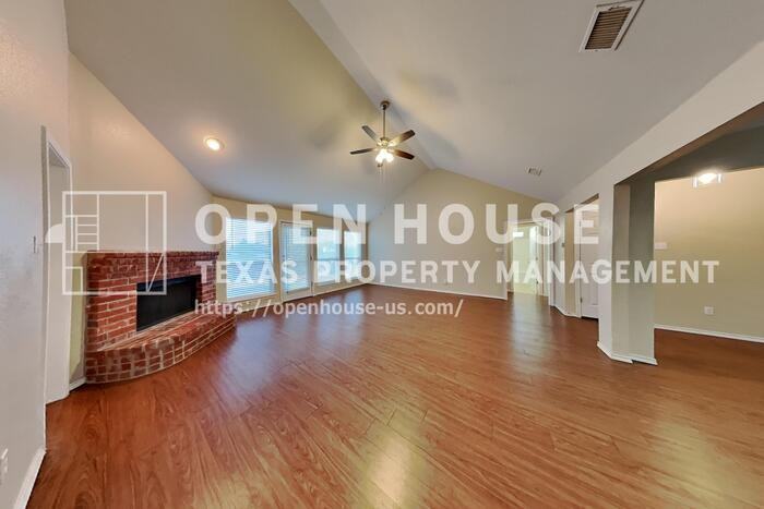 3112 Creekside Dr - Photo 4 of 18