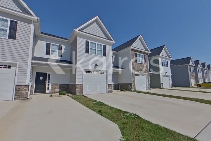 3713 Oak Leaf Way #D - Photo 2 of 33