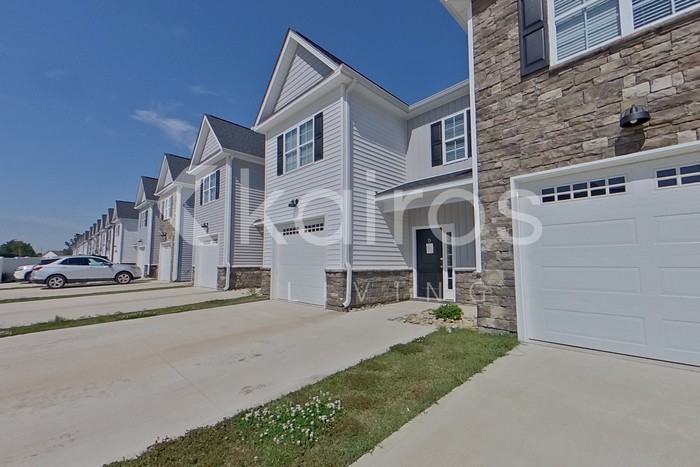 3713 Oak Leaf Way #D - Photo 4 of 33