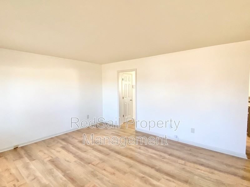 249 Manchester Dr - Photo 3 of 19