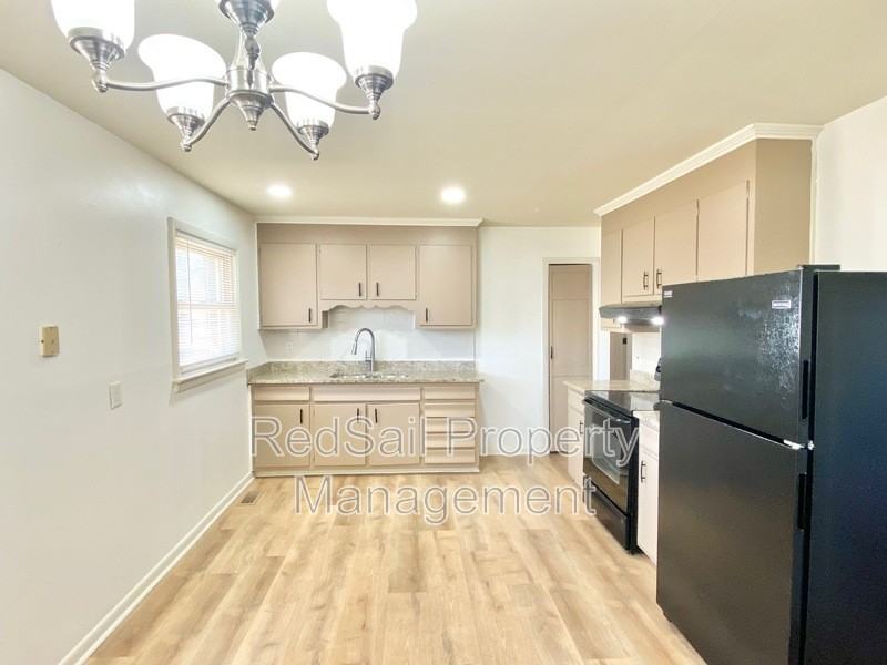 249 Manchester Dr - Photo 5 of 19