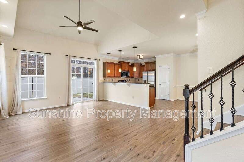 813 Tiffany Green Ct - Photo 2 of 16
