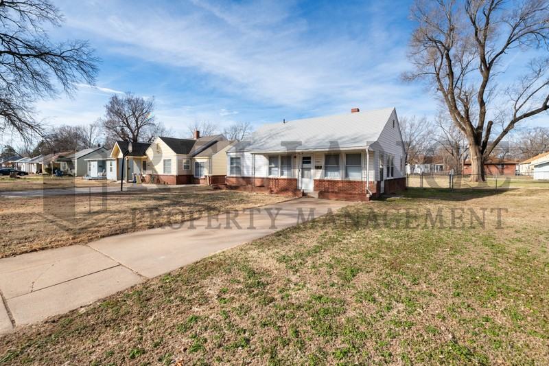 1723 S Emporia Ave - Photo 3 of 34