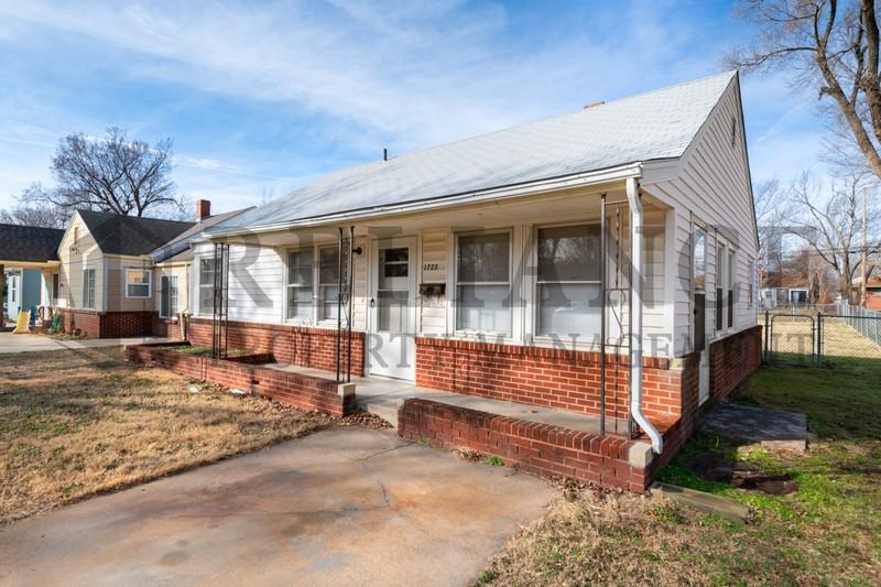 1723 S Emporia Ave - Photo 4 of 34