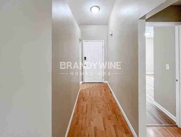 7901 Winterwood Cir N - Photo 3 of 31