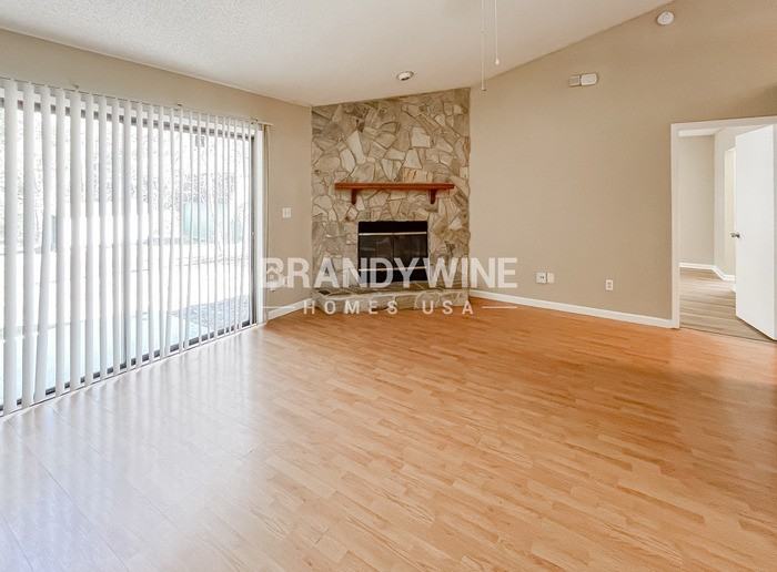 7901 Winterwood Cir N - Photo 6 of 31