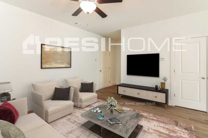 131 Alicia Way - Photo 6 of 17