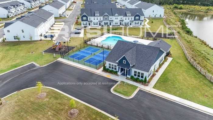 515 Tigers Cir - Photo 2 of 17