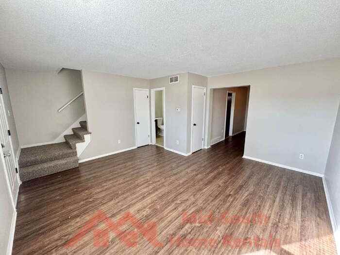 1742 E Holmes Rd - Photo 4 of 19