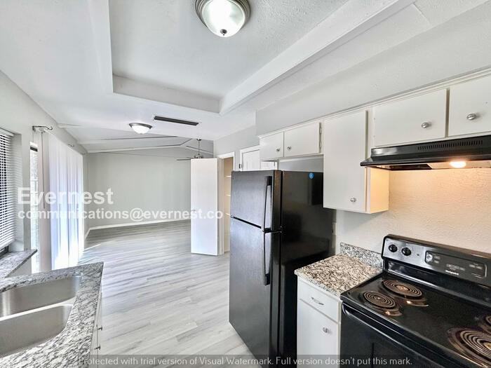 415 Southlake Dr - Photo 3 of 22