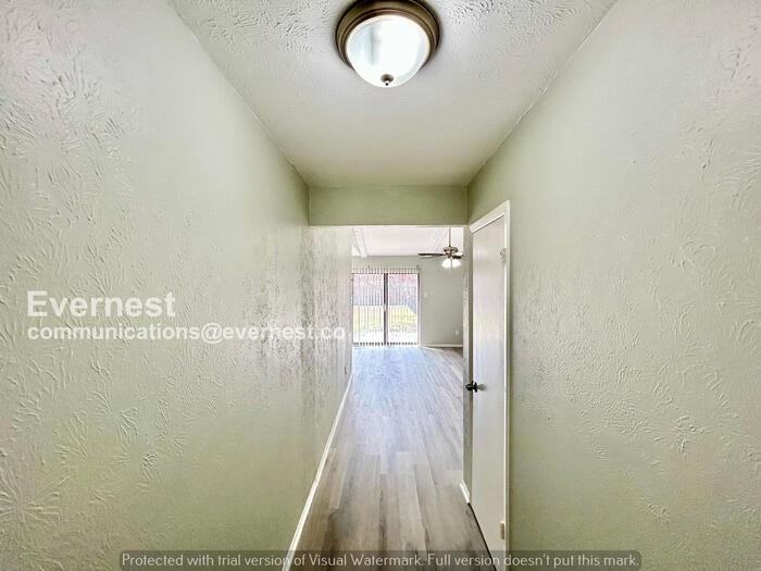 415 Southlake Dr - Photo 4 of 22