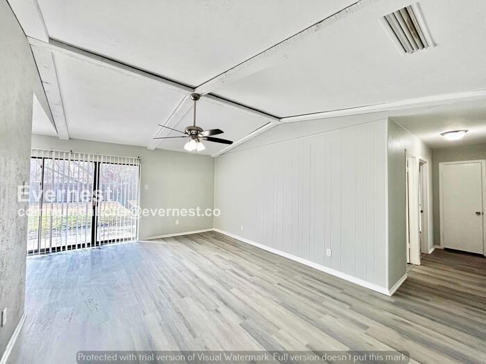 415 Southlake Dr - Photo 5 of 22