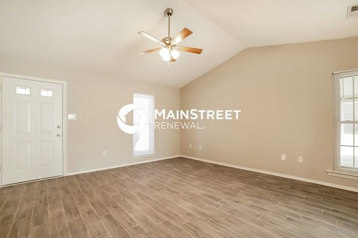 3555 Dorchester Dr - Photo 3 of 16