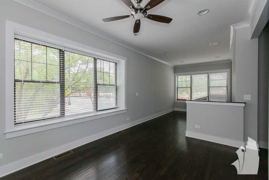 1956 W Nelson St #1W - Photo 4 of 11