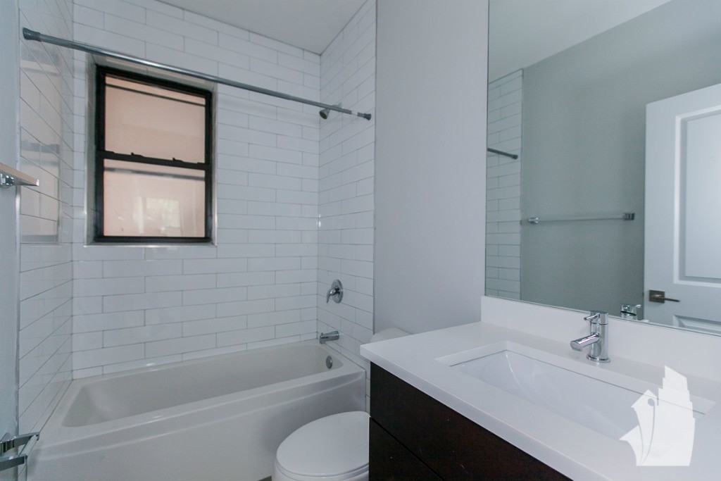 1956 W Nelson St #1W - Photo 5 of 11