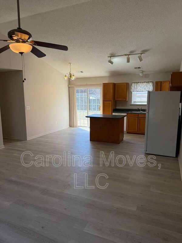 325 Honor Rd - Photo 4 of 17