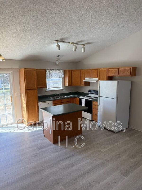 325 Honor Rd - Photo 5 of 17