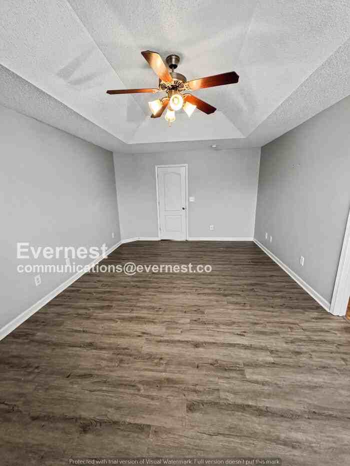 8635 Thomas Ln - Photo 4 of 20