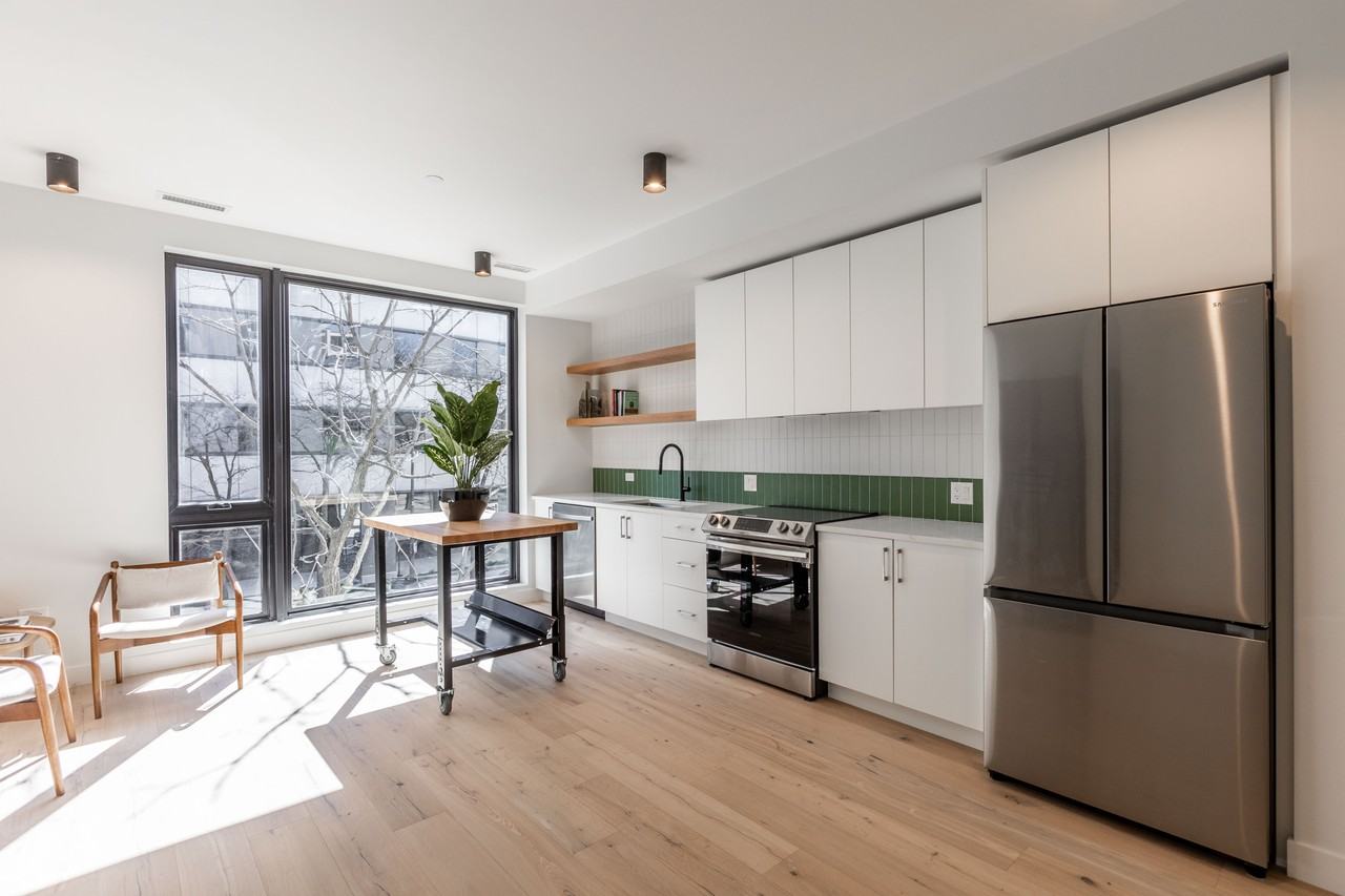 1712 Oak Ave #302 - Photo 2 of 11