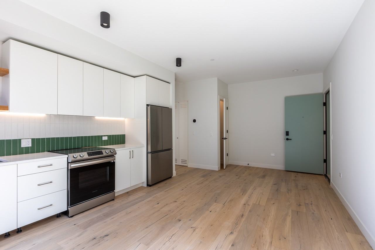 1712 Oak Ave #302 - Photo 7 of 11