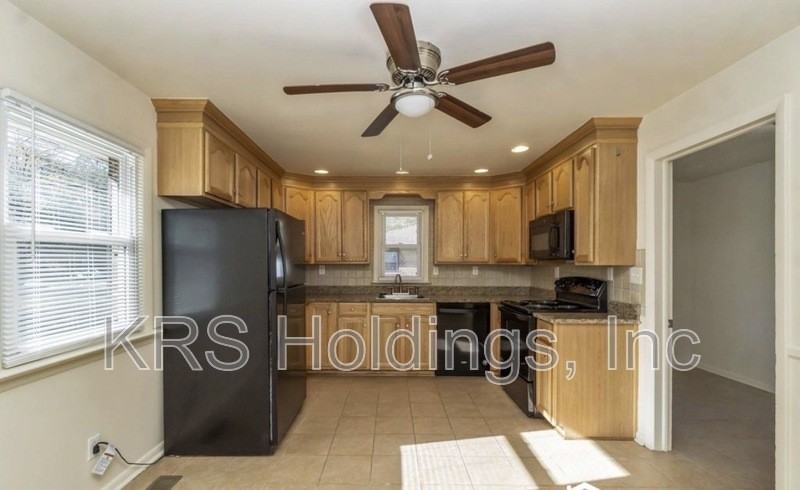 128 Marion Dr #A - Photo 4 of 13