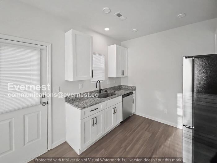 404 S 12th St - Photo 2 of 24