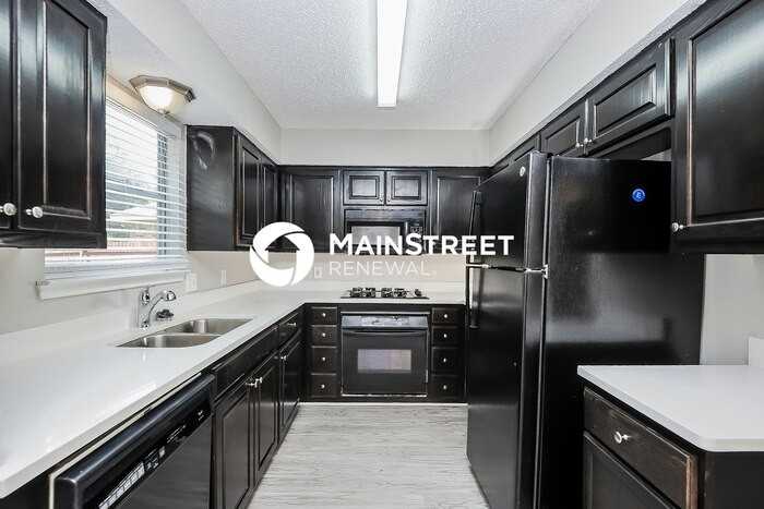 2817 Fenwick St - Photo 6 of 17