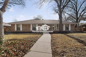 featured image of 2604 Pin Oak Ln