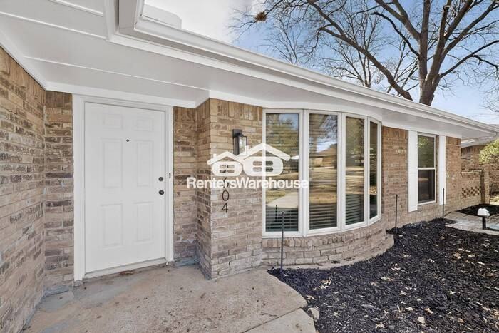 2604 Pin Oak Ln - Photo 4 of 36