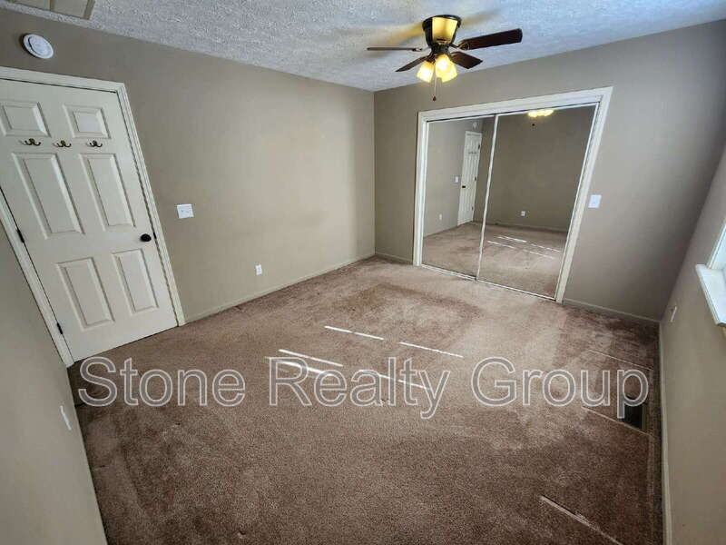 4832 Pine Ridge Ct - Photo 3 of 10