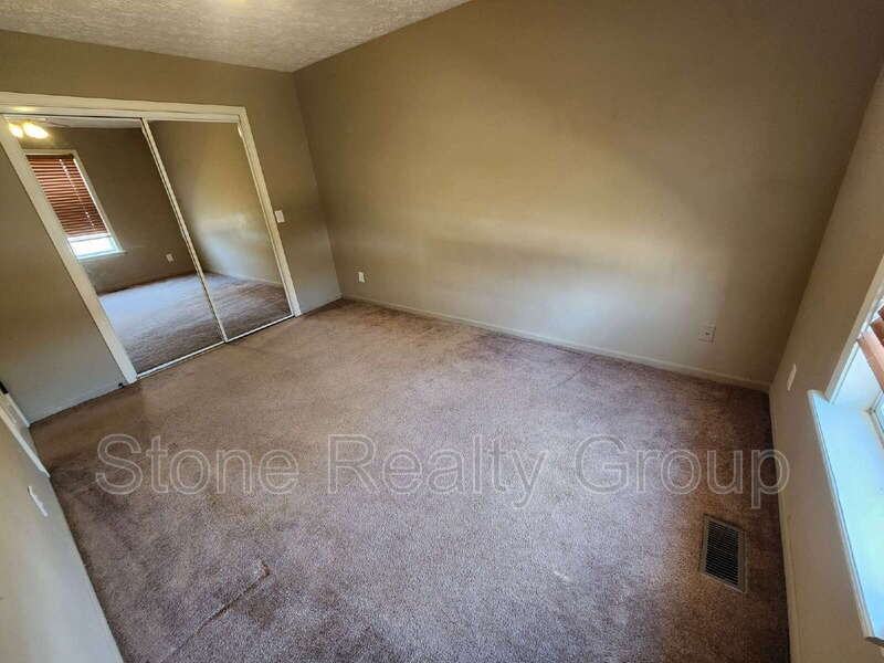 4832 Pine Ridge Ct - Photo 4 of 10