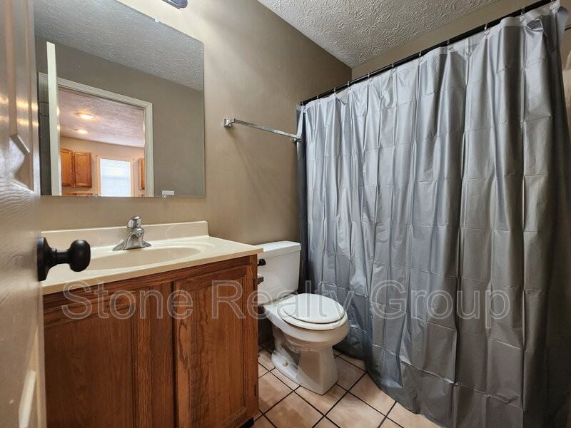 4832 Pine Ridge Ct - Photo 6 of 10