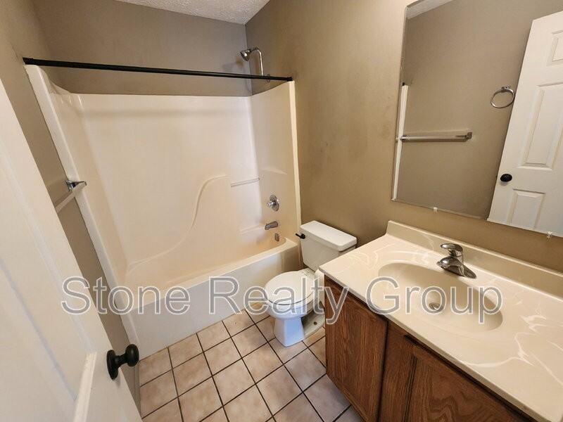 4832 Pine Ridge Ct - Photo 7 of 10