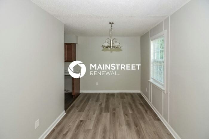 4402 Guildhall Dr - Photo 5 of 16