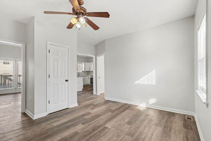 1079 Crew St Sw #B - Photo 6 of 26