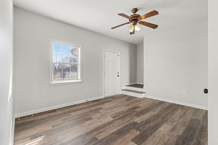 1079 Crew St Sw #B - Photo 7 of 26