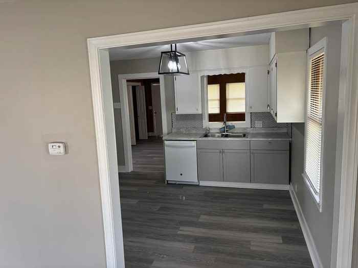 1121 W Harry St - Photo 5 of 14