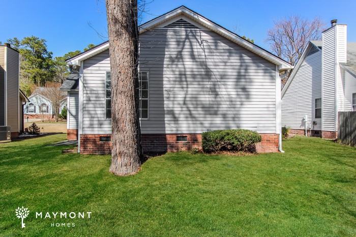 208 Salusbury Ln - Photo 3 of 3