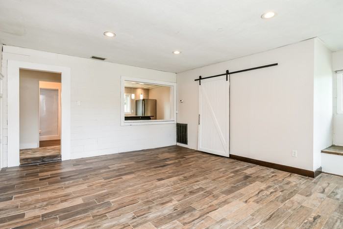 2610 Avenue N Nw - Photo 4 of 15