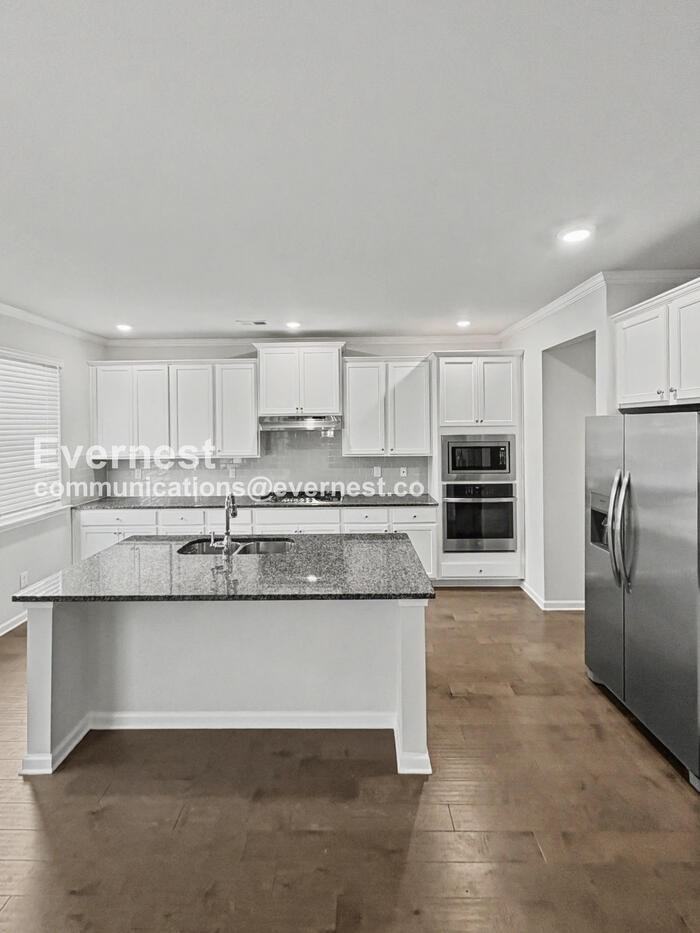 320 Paxton Ln - Photo 3 of 29