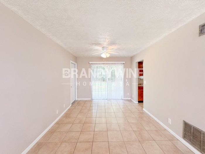 807 Turtle Creek Dr N - Photo 3 of 15