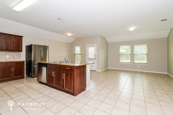 1321 Basswood Ln - Photo 5 of 12