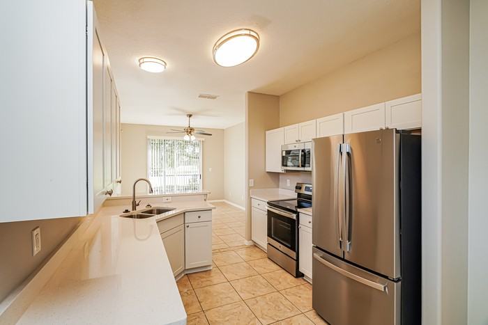 10112 Andover Point Cir - Photo 5 of 16