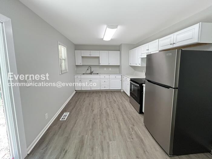 2463 Montezuma Cir - Photo 2 of 20