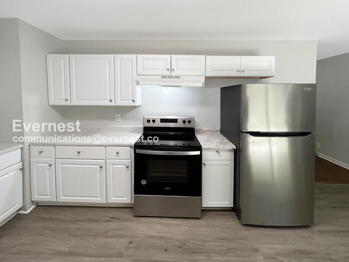 2463 Montezuma Cir - Photo 3 of 20