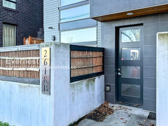 2618 Eastlake Ave E #B - Photo 3 of 37